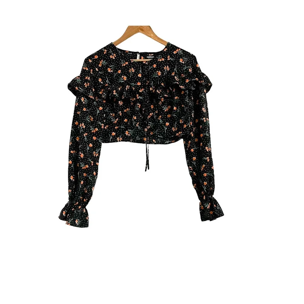 Nasty Gal Black floral crop top ruffled cuffs, 10 - Picture 1 of 4